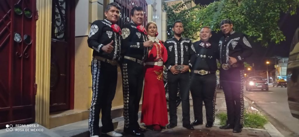 Si estás buscando contratar mariachis en Guayas para un evento especial, has llegado al lugar indicado. Nuestro grupo de mariachis en Guayas está formado por músicos profesionales que te brindarán un espectáculo inolvidable con su talento y pasión por la música mexicana. Contamos con un amplio repertorio de canciones tradicionales y populares, perfectas para amenizar cualquier celebración, ya sea una fiesta de cumpleaños, una boda, una serenata romántica o cualquier otro evento. Nuestros mariachis en Guayas se encargarán de crear un ambiente festivo y emocionante que encantará a todos tus invitados. No busques más, contáctanos ahora para reservar a los mejores mariachis en Guayas y hacer de tu evento una experiencia inolvidable. ¡Viva la música, viva los mariachis en Guayas!